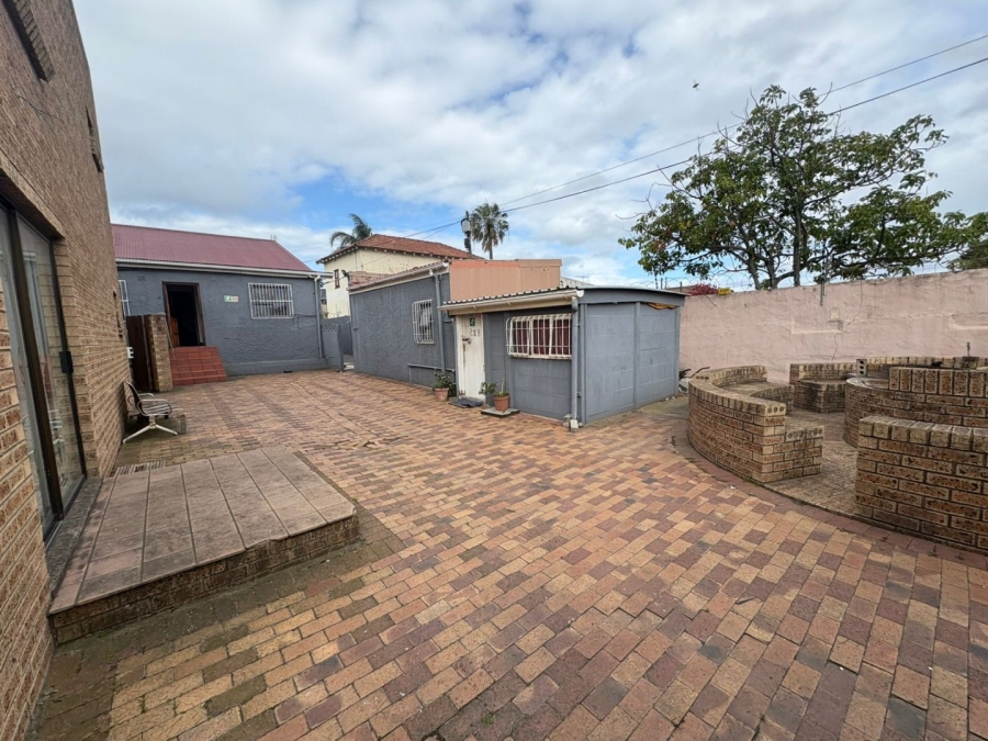 10 Bedroom Property for Sale in Southernwood Eastern Cape